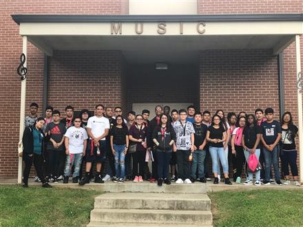 Burbank Eagle Band posing with Mr Glenn 